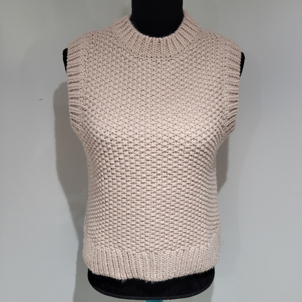 H&M Women's Chunky Knit Sleeveless Sweater Vest Small Cream Coastal Grandma NEW